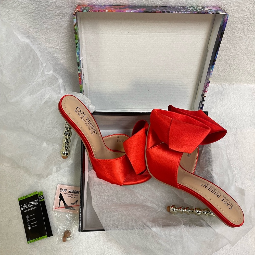 bow heels